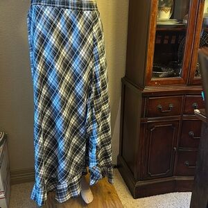 Max Studio Speciality Products size Large plaid ruffle skirt with slit